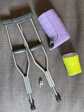 American Girl Crutches & Casts “Feel Better” Set